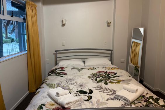 Kiwi Hideaway - double bed